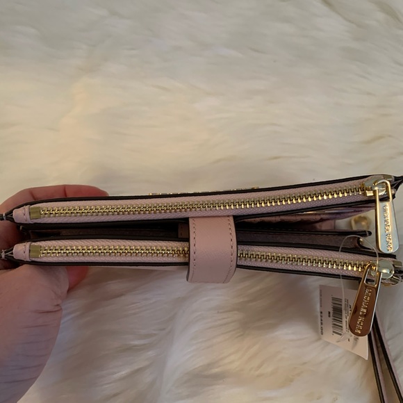 💕NEW💕MICHAEL KORS WALLET/ WRISTLET - Picture 5 of 5